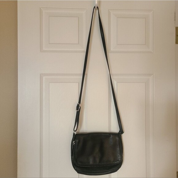 margot preston soft black genuine pebbled leather flap over crossbody bag - Picture 4 of 10